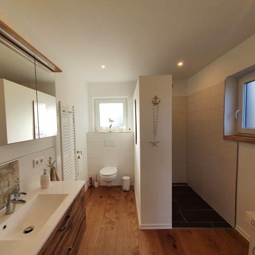 Toilette und Dusche